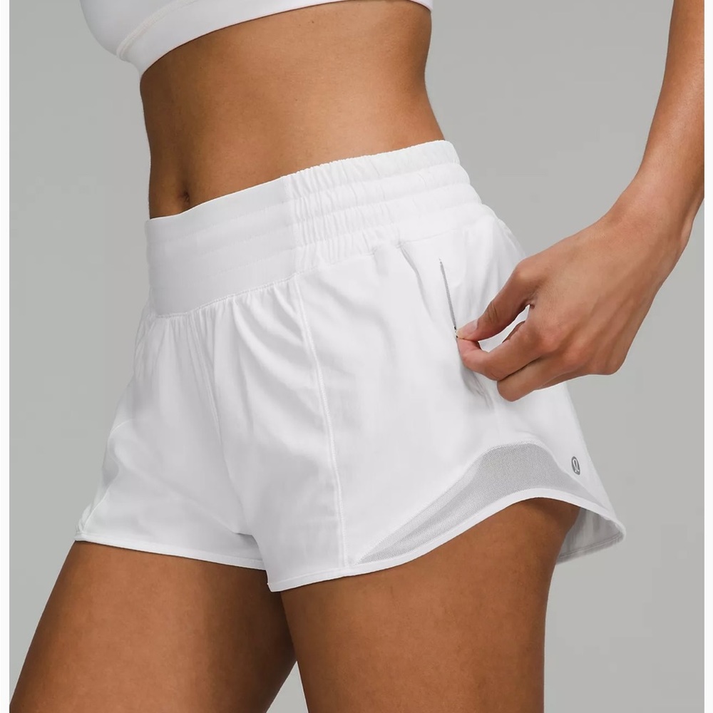 Lululemon Hotty Hot shorts in white Size 4 2.5-inch rise